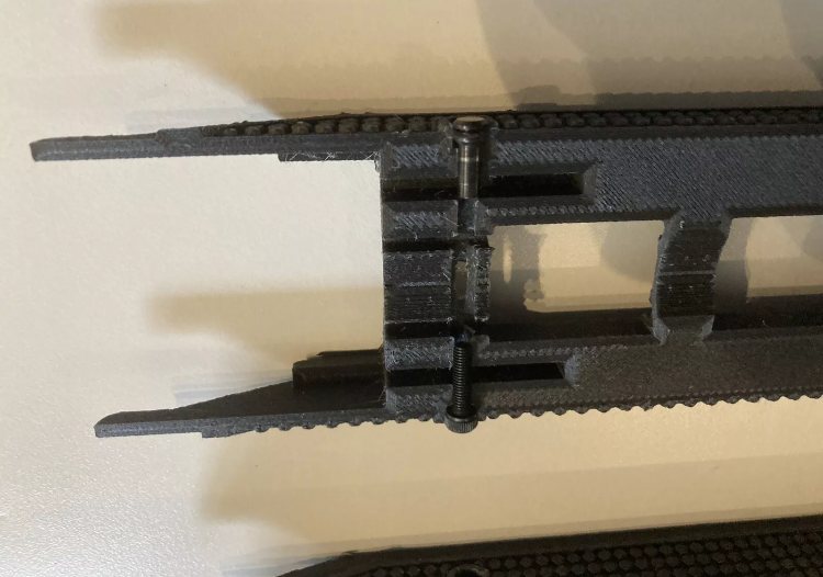 Mossberg 500 (Handguard Factory Pinned) Picatinny fore stock with removable rail